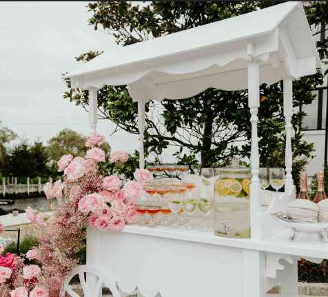 Wedding Party Drinks: How to Create a Memorable and Welcoming Celebration